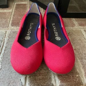 EUC/ almost brand new authentic cherry red round toe Rothy’s. Size 7.5